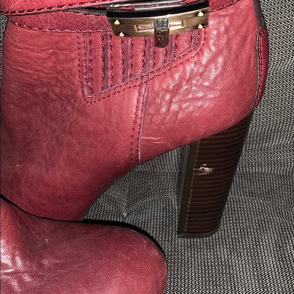 Bcbg maxazria wine ankle booties 9 1/2 worn 1 time - Picture 3 of 6